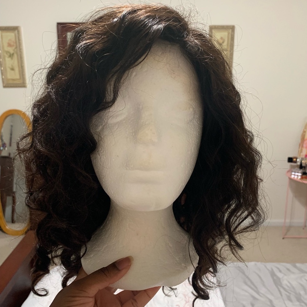 Synthetic wavy wig